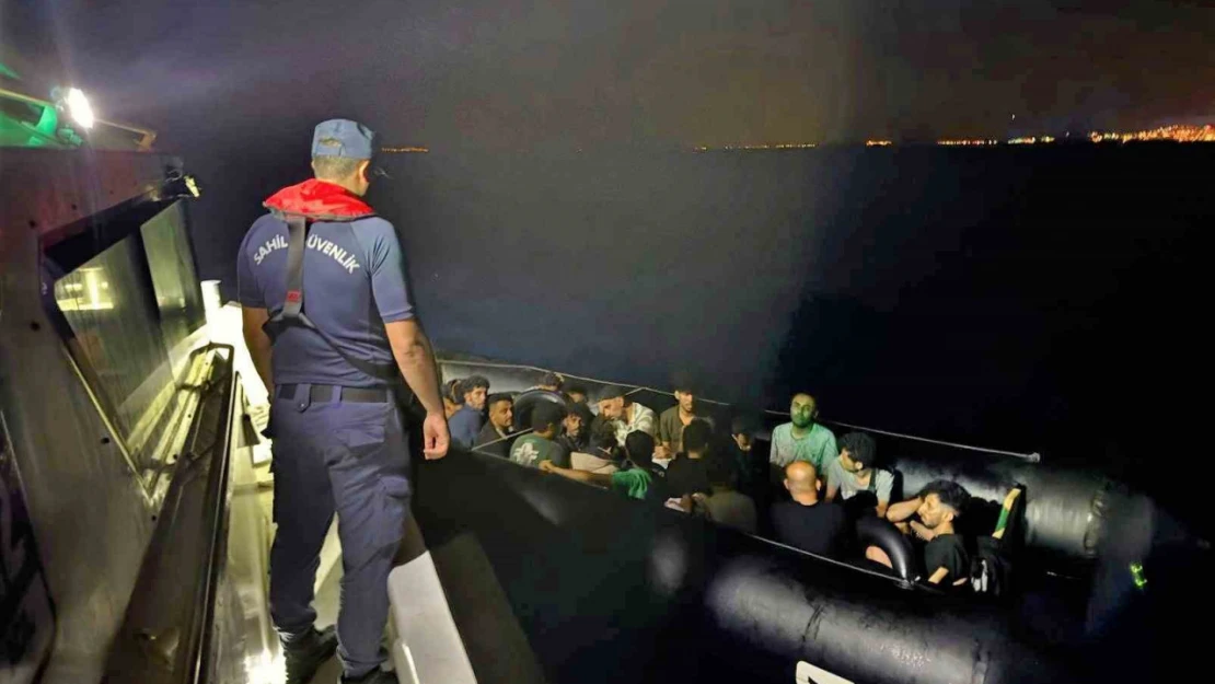 Kuşadası'nda 18 düzensiz göçmen kurtarıldı
