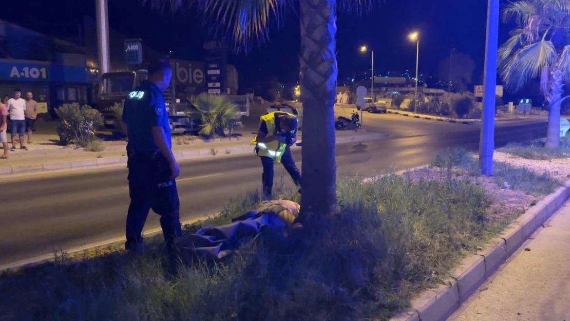 Kuşadası'nda alkollü sürücünün çarptığı yaya hayatını kaybetti... Feci kaza kamerada