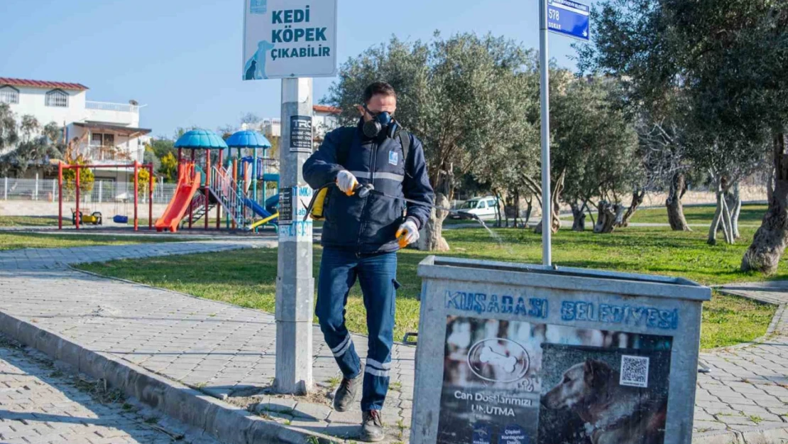 Kuşadası'nda Kadınlar Denizi Mahallesi'de detaylı temizlik çalışması