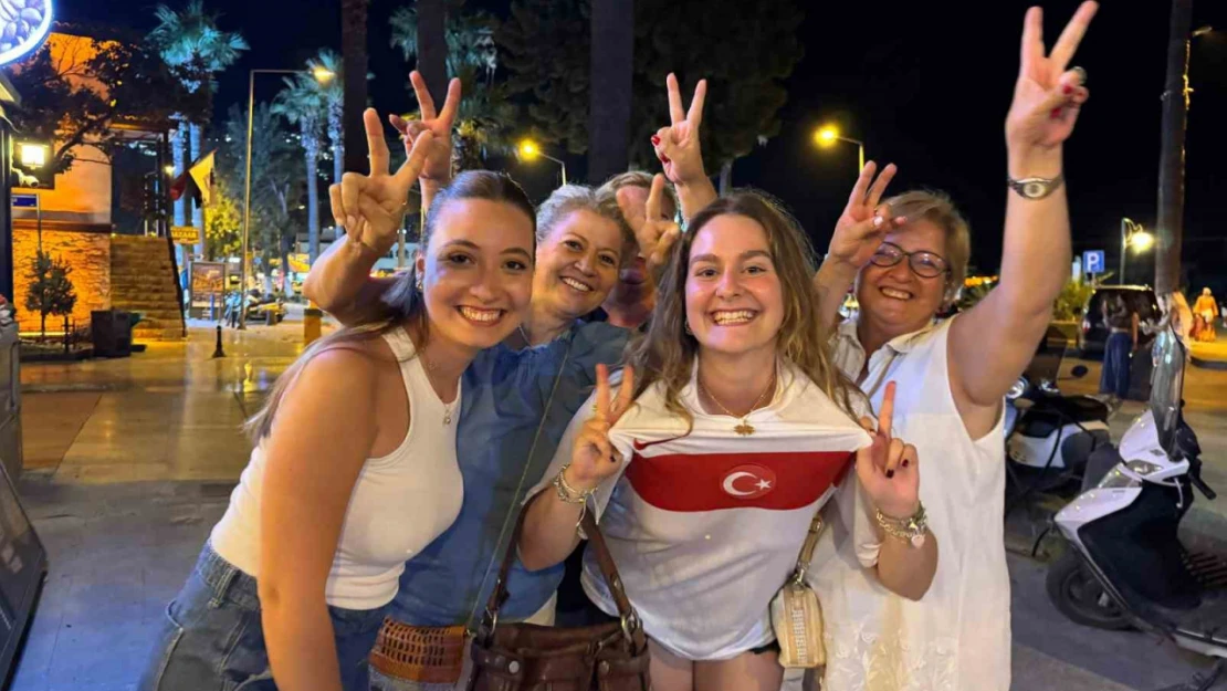 Kuşadası'nda milli heyecan yaşandı