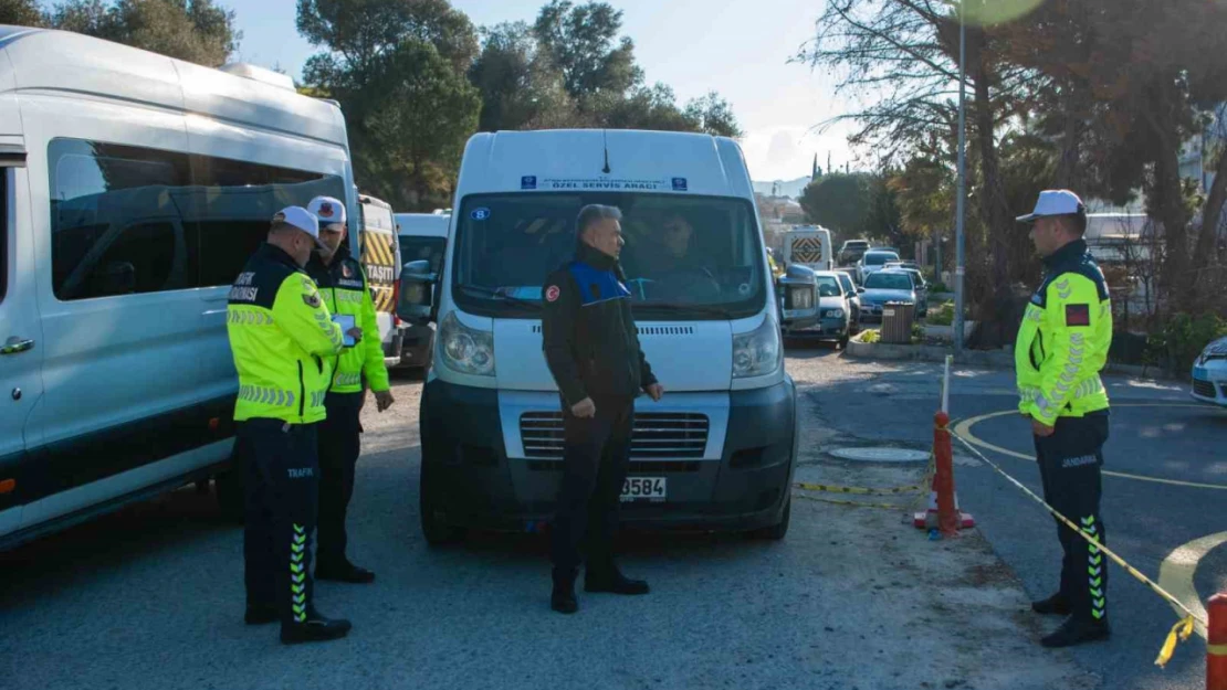 Kuşadası'nda okul servisleri denetimden geçti