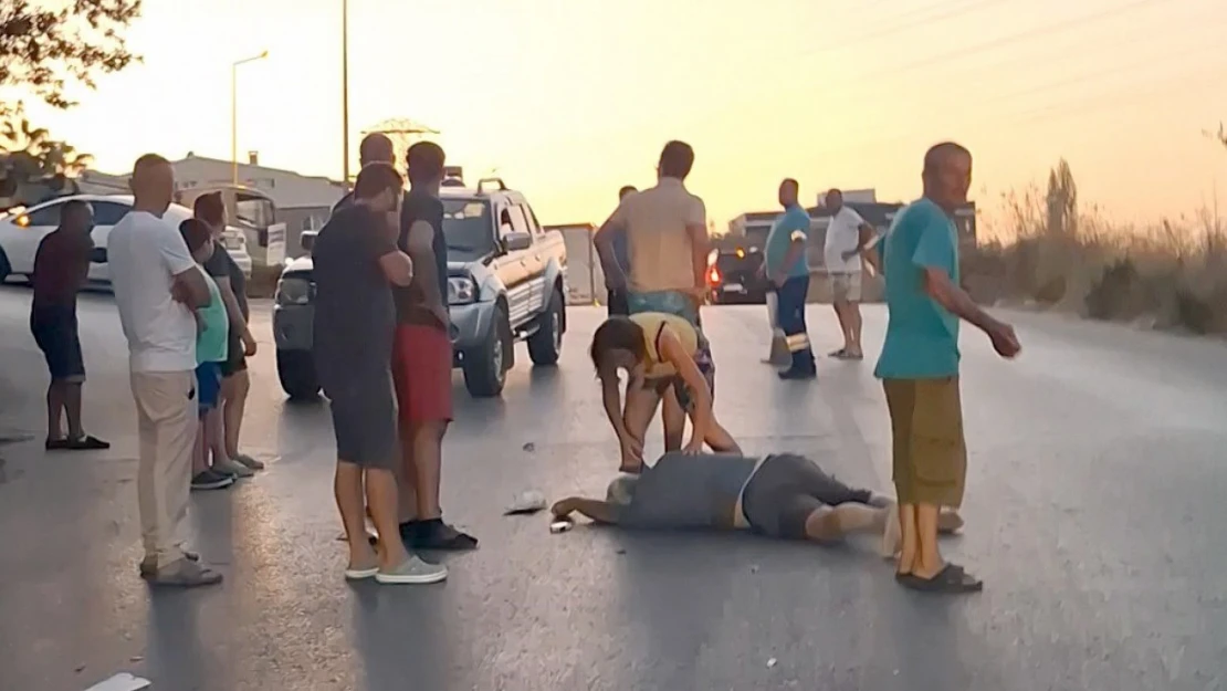 Kuşadası'nda otomobil ile motosiklet kafa kafaya çarpıştı: 1 ölü