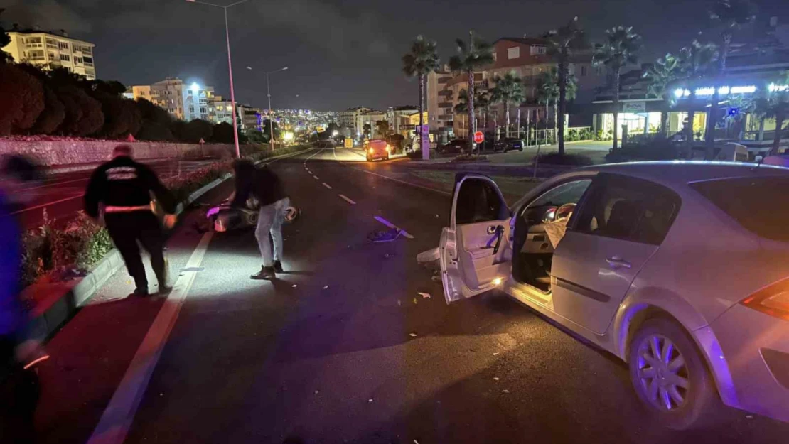 Kuşadası'nda otomobil motosiklete çarptı: 1 ağır yaralı