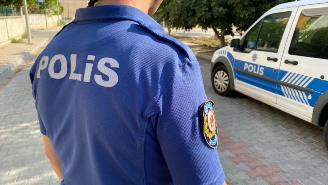 Kuşadası'nda polis aranan şahıslara göz açtırmıyor