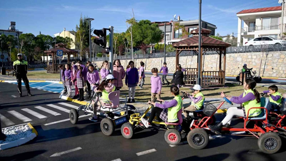 Kuşadası'nda trafik ve eğitim parkı ilk misafirlerini ağırladı