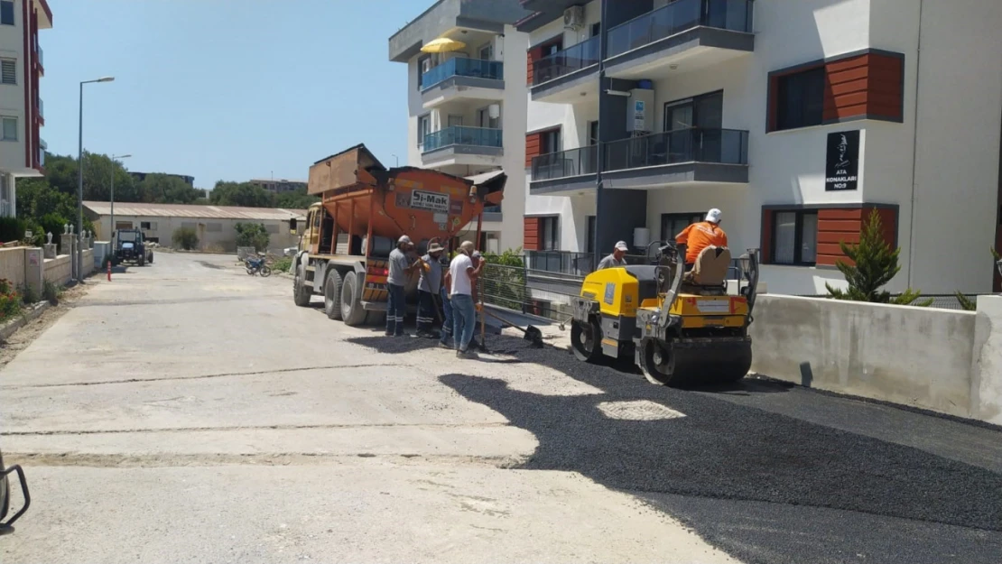 Kuşadası'nda yol yapım ve bakım çalışmaları sürüyor