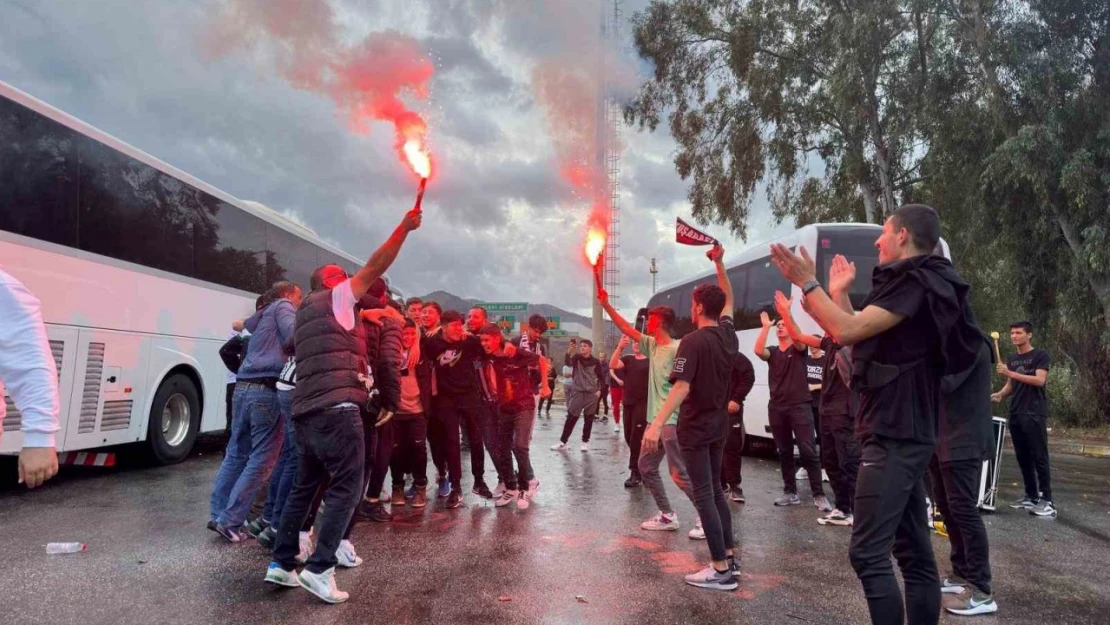 Kuşadasıspor taraftarına taşlı saldırı