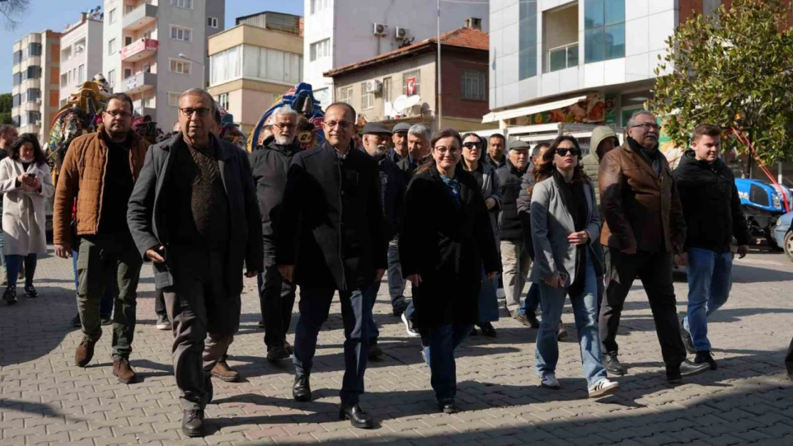 Kuyucak Deve Güreşi Şenlikleri kortej yürüyüşü ile başladı