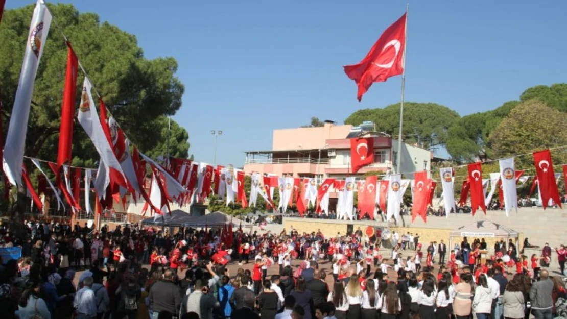 Kuyucak'ta Cumhuriyet Bayramı coşkuyla kutlandı