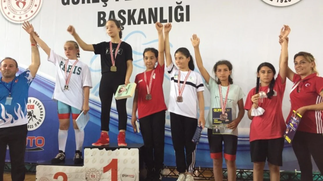 Kuyucaklı minik güreşçi Milli Takım'da