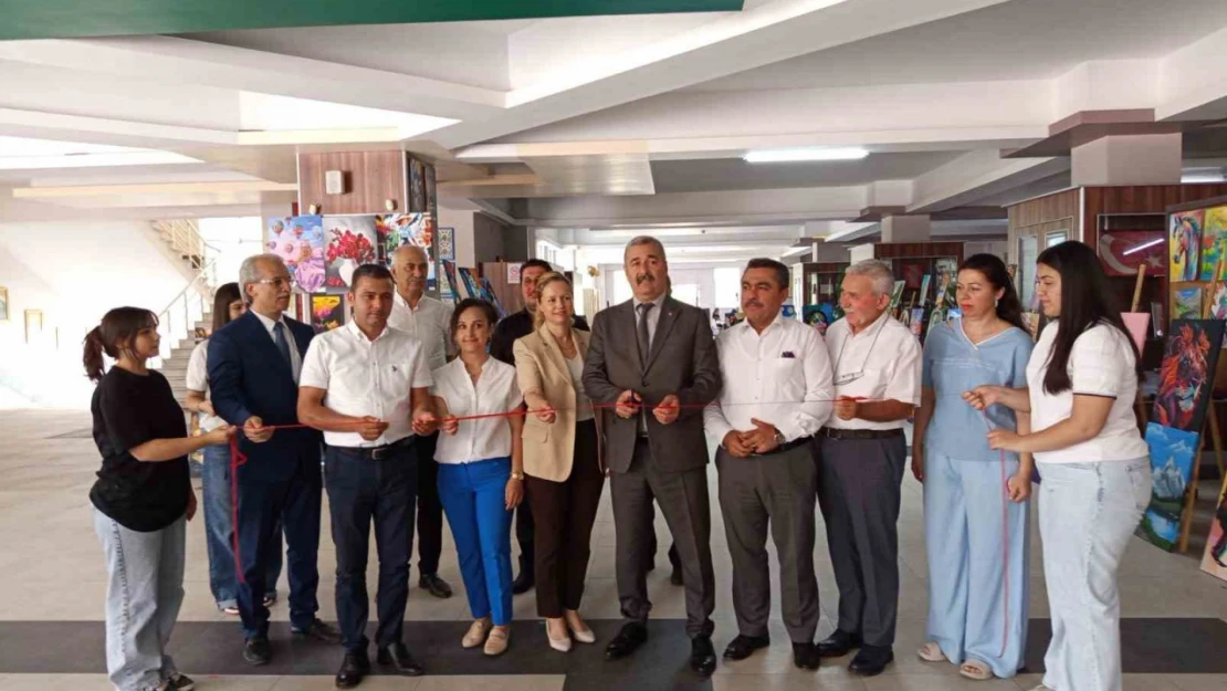 Liseli genç yeteneklerin eserleri göz doldurdu