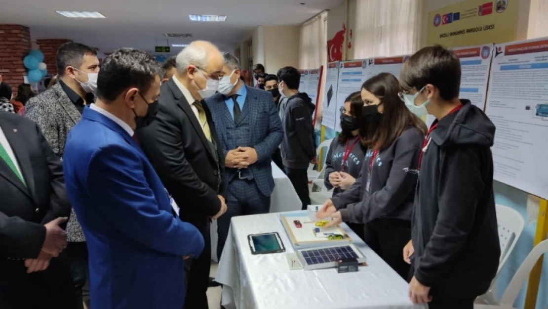 Menderes Anadolu Lisesi 22 projeyle görücüye çıktı