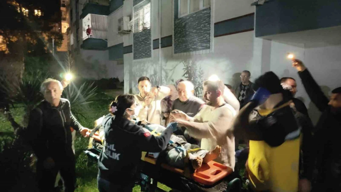 Meyve almak için çıktığı balkondan düştü