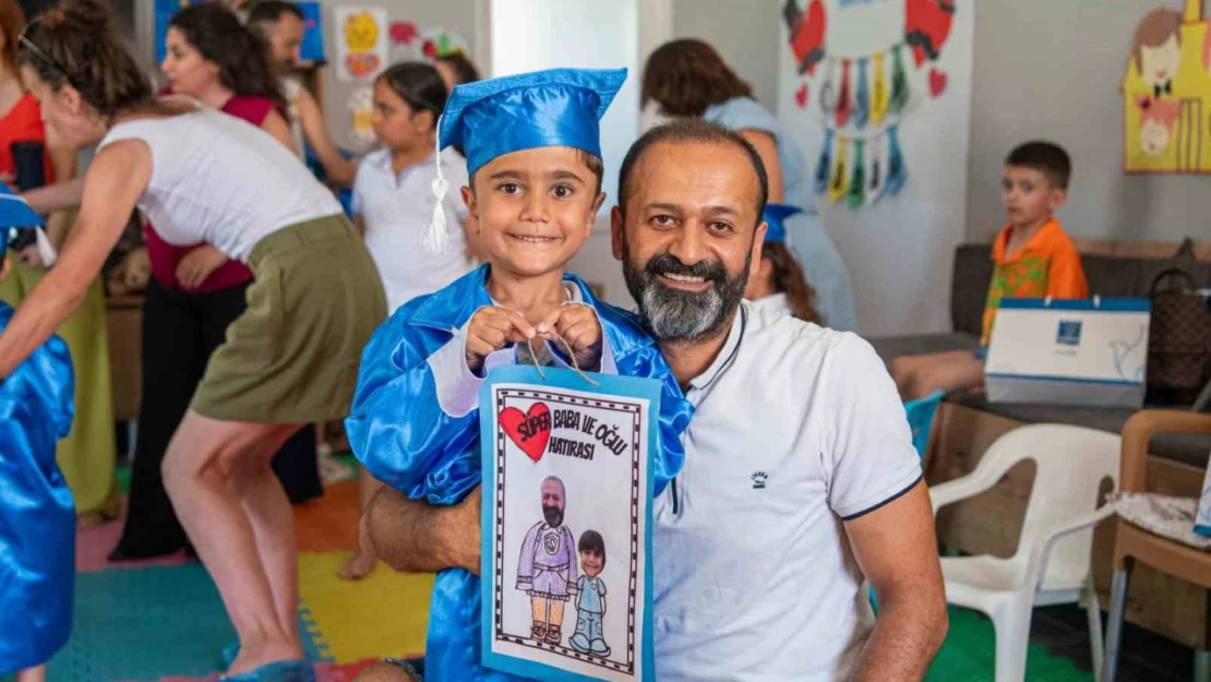 Mezuniyetlerini ve Babalar Günü'nü bir arada kutladılar