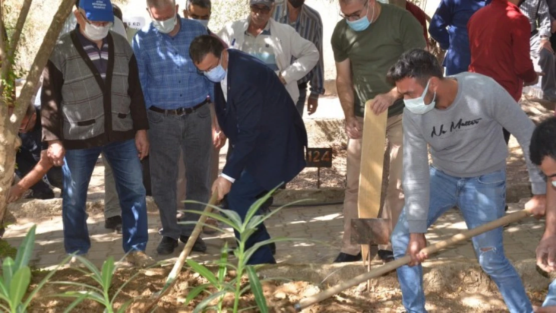 Milletvekili Erim ve Muhtar Çelik'in acı günü