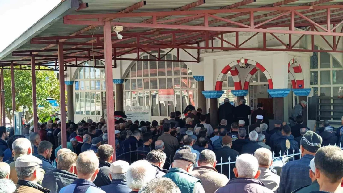 Minik Çınar Berk, dualarla son yolculuğuna uğurlandı