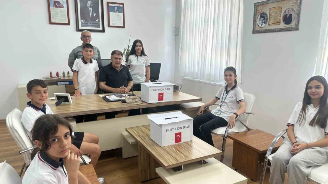 Minik yürekler harçlıklarını Gazze için topladı