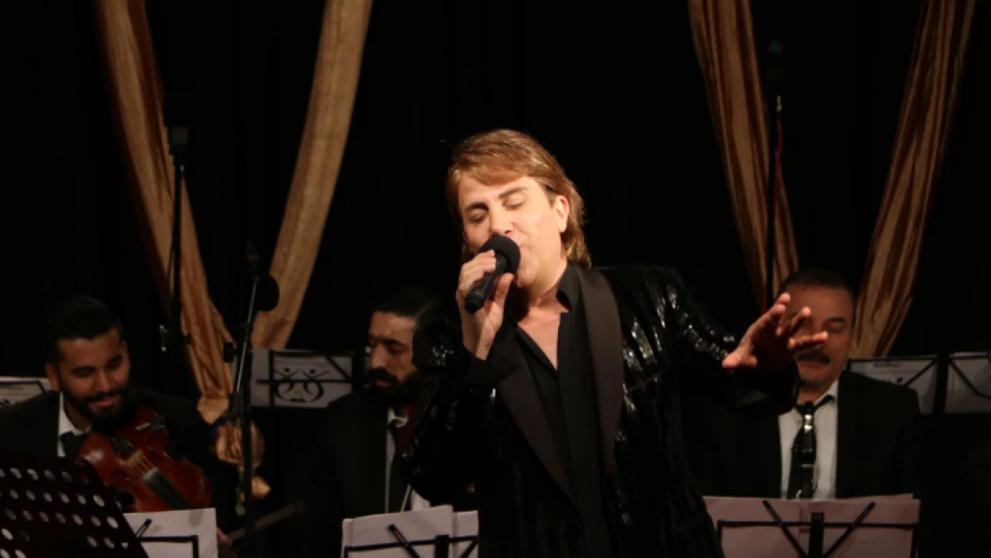 Muhteşem konser izleyicileri büyüledi