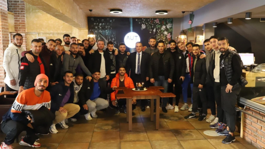 Mutlu'ya doğum günü sürprizi