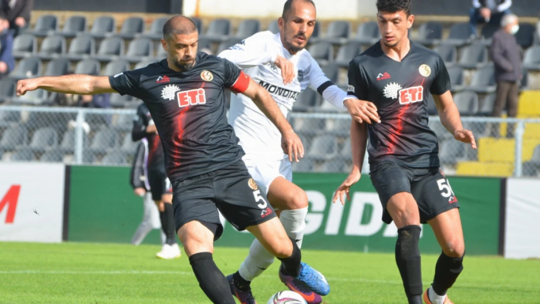 Naz Naz, Es-Es'le berabere kaldı