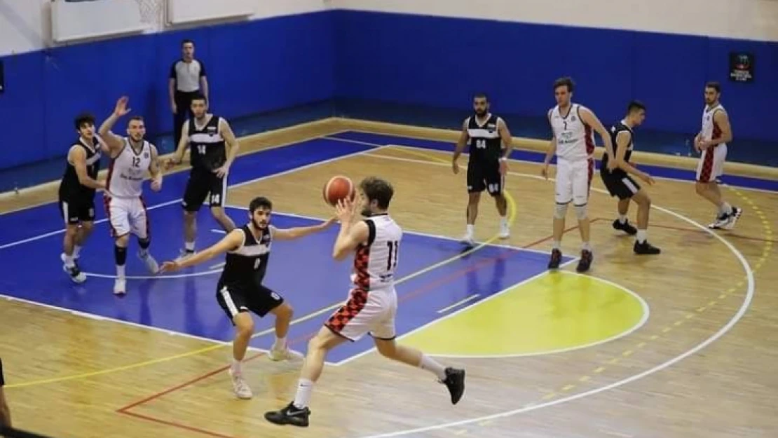 Naz Naz, potada sezonu 3'üncü tamamladı