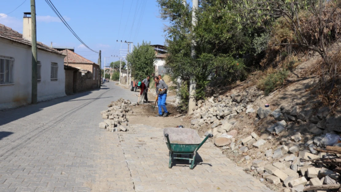 Nazilli Belediyesi Esenköy'de yolları yeniliyor