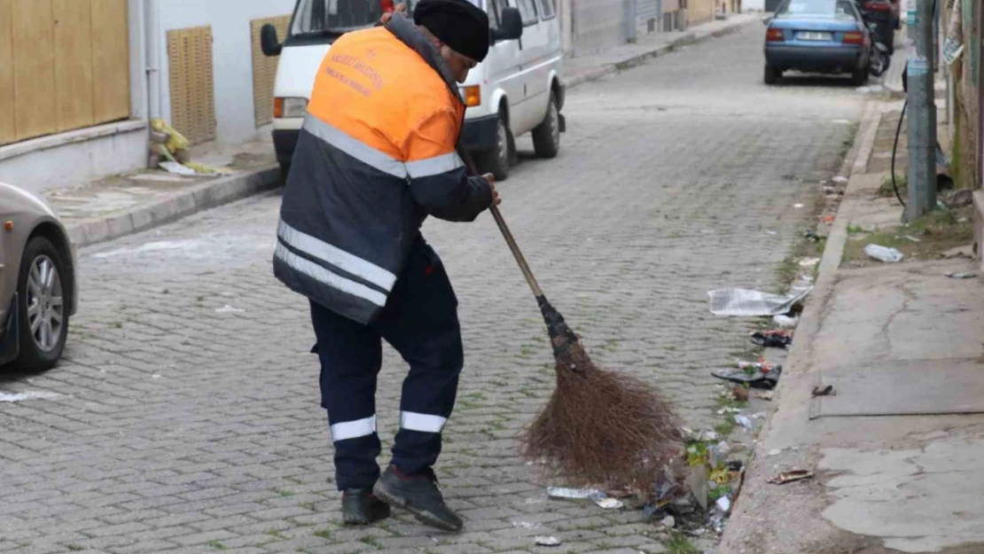 Nazilli Belediyesi'nin temizlik çalışmaları sürüyor