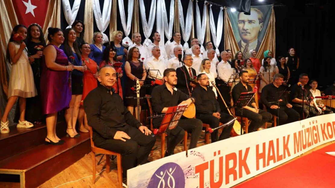 Nazilli Belediyesi THM Korosu'ndan Gençlik Konseri
