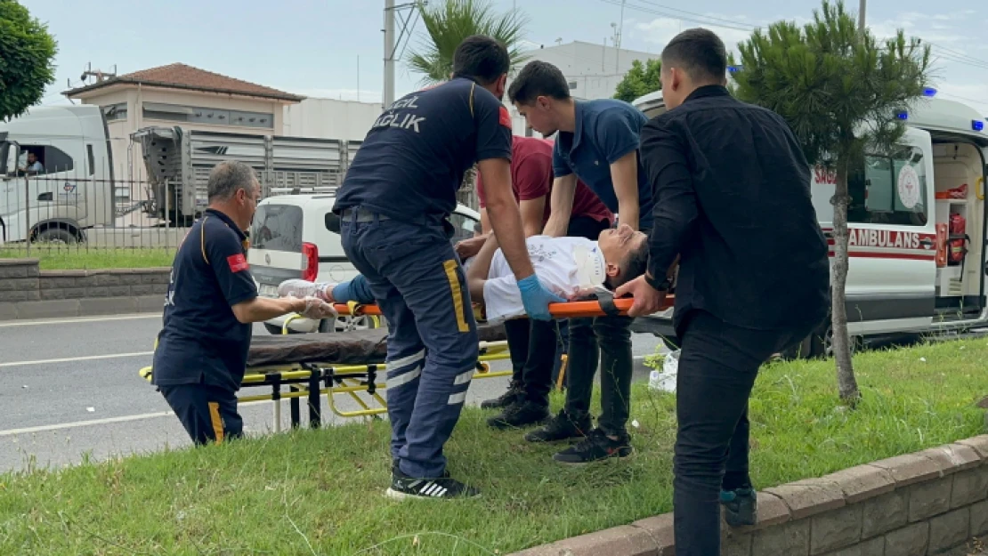 Nazilli'de biçerdövere arkadan çarpan motosiklet sürücüsü yaralandı