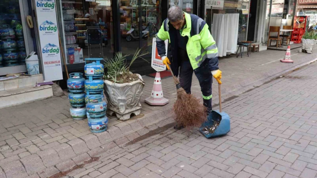 Nazilli'de bir saatte 3 binden fazla izmarit toplandı