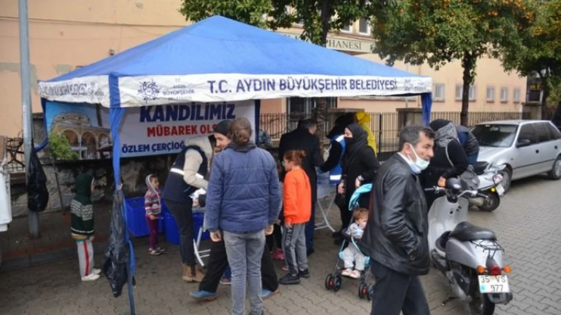 Nazilli'de Büyükşehir, Regaip Kandili için helva dağıttı