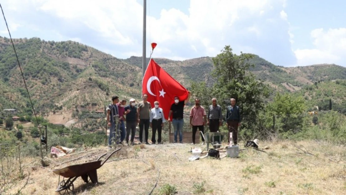 Nazilli'de dağlar bayraklarla süsleniyor