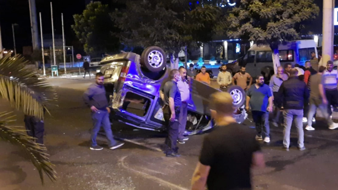 Nazilli'de, hafif ticari araç takla attı 5 yaralı