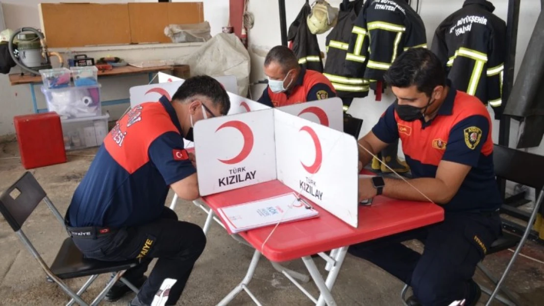 Nazilli'de itfaiye ekiplerinden Kızılay'a kan desteği