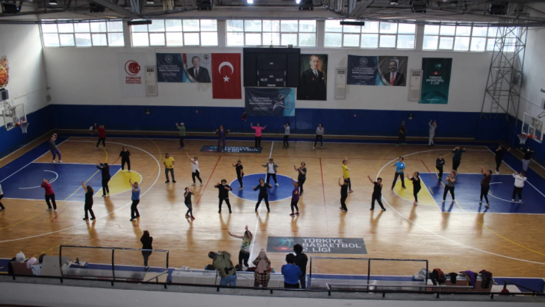 Nazilli'de kadınlar 'Zumba' etkinliğinde bir araya geldi