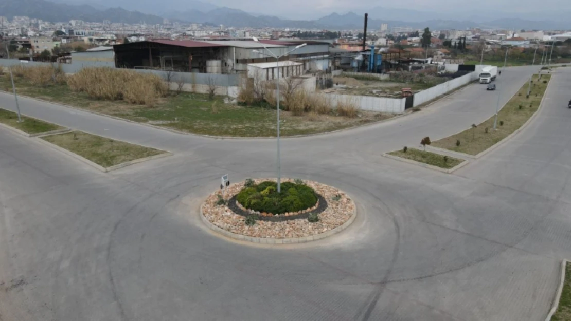 Nazilli'de kavşak ve refüjler yenileniyor