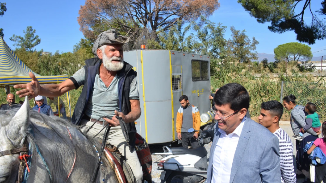 Nazilli'de şampiyon rahvan atlar yarıştı