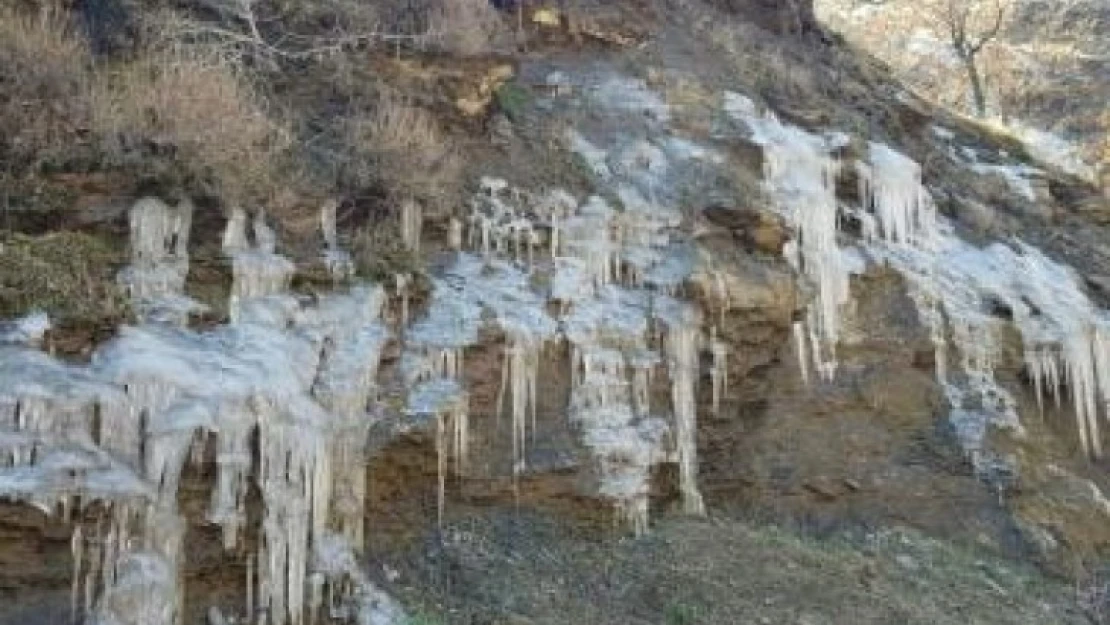 Nazilli'de şelale dondu
