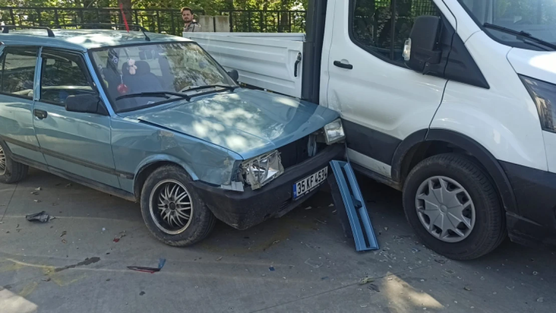 Nazilli Devlet Hastanesi Otoparkı'nda zincirleme kaza