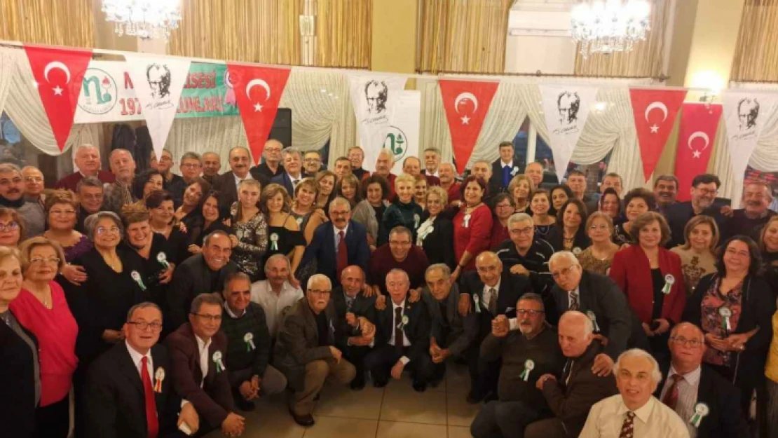 Nazilli Lisesi 1977 mezunları yıllar sonra bir araya gelecek