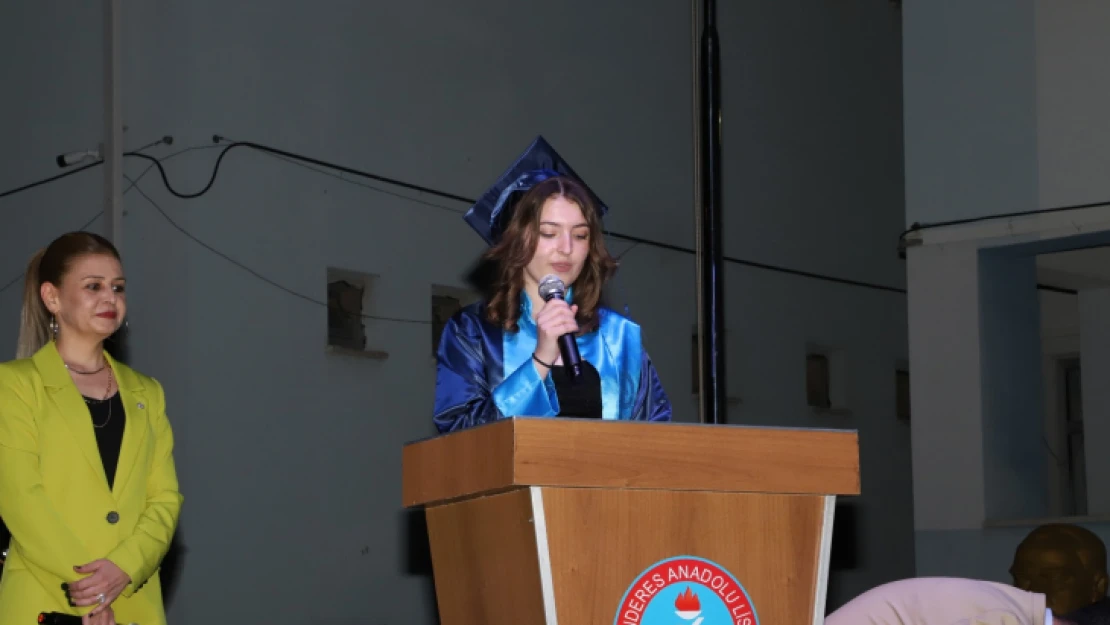 Nazilli Menderes Anadolu Lisesi mezunlarını verdi