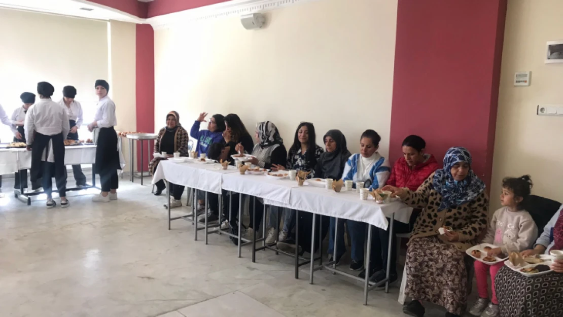 Nazilli Nahit Menteşe Lisesi, depremzede kadınları ağırladı