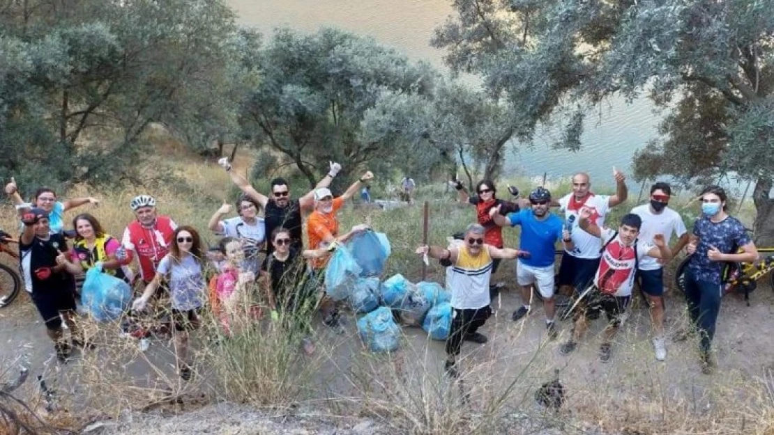 Nazillili bisiklet tutkunlarından örnek çevre hareketi