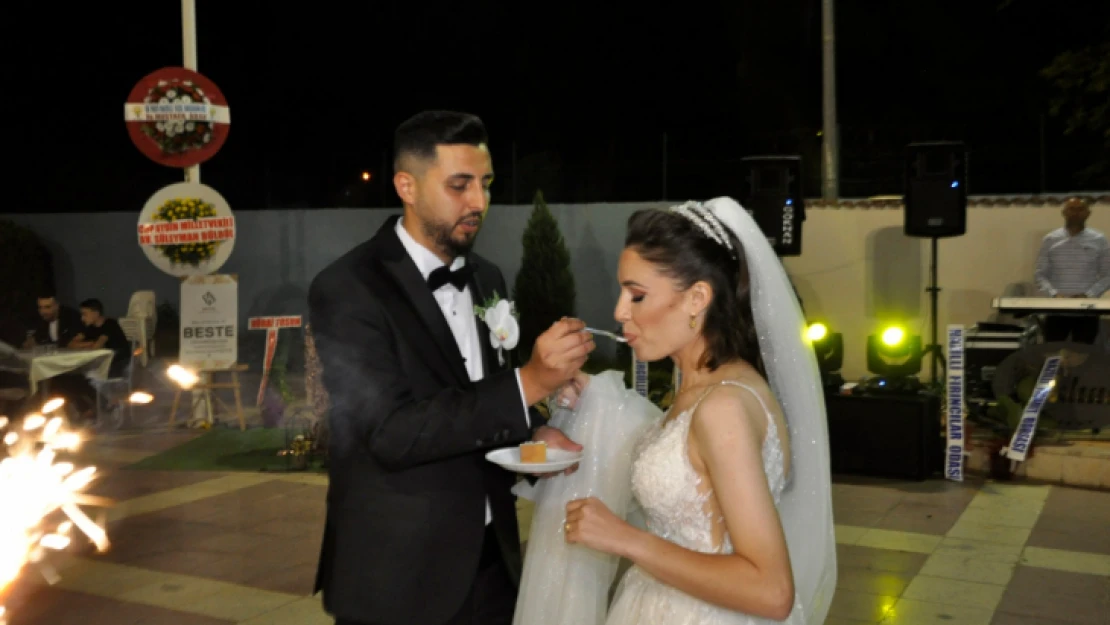 Nazillili gazeteci dünya evine girdi