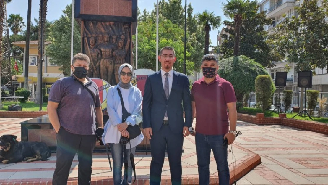 Nazillili gazetecilerden buruk kutlama