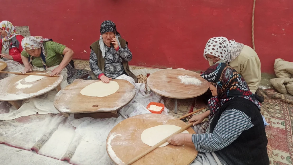 Nazillili kadınlardan Ramazan öncesi yufka hayrı