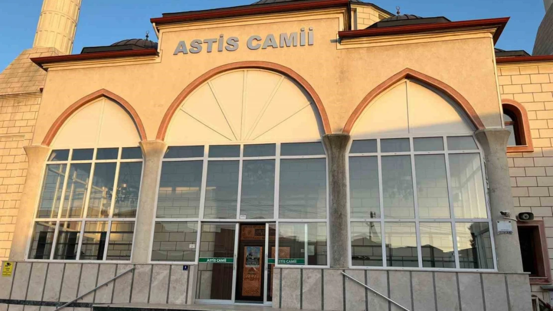 Öğle namazını kıldırdı, kalp krizi geçirip hayatını kaybetti