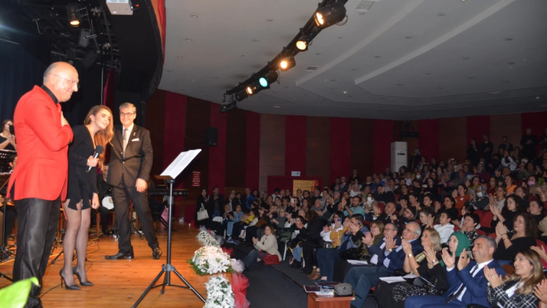 Öğretmenler konserde kulakların pasını sildi