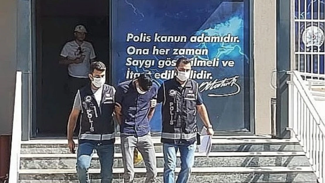 Otomobillerden cep telefonu çalan hırsız yakalandı