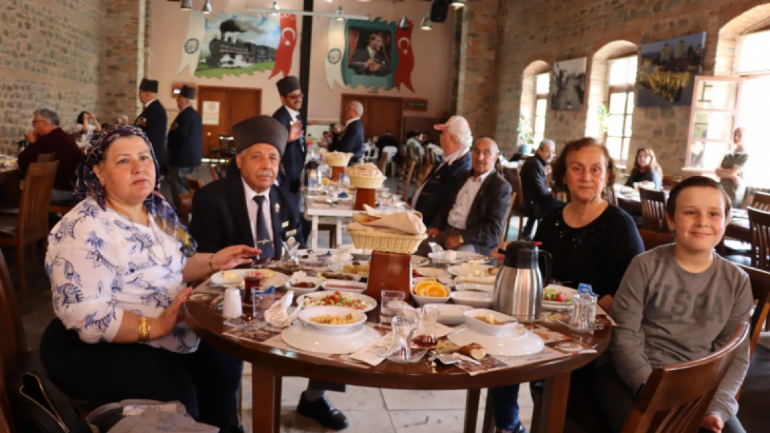 Özcan, şehit yakınları ve gazilerle buluştu